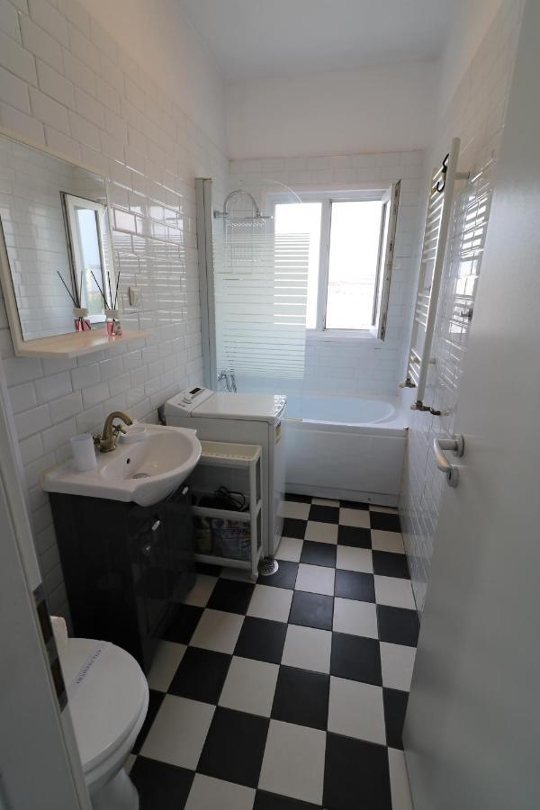 Apartament Serenity Heights Apartment: A Panoramic Haven Near Old Town - Free Minibar *