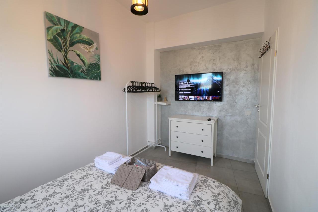 Serenity Heights Apartment: A Panoramic Haven Near Old Town - Free Minibar Apartament
