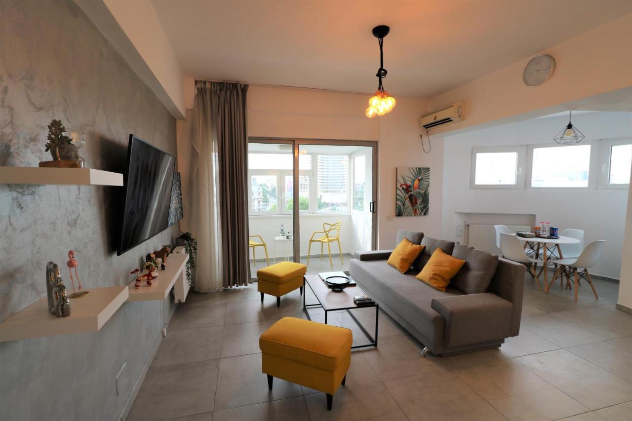 Serenity Heights Apartment: A Panoramic Haven Near Old Town - Free Minibar Apartament